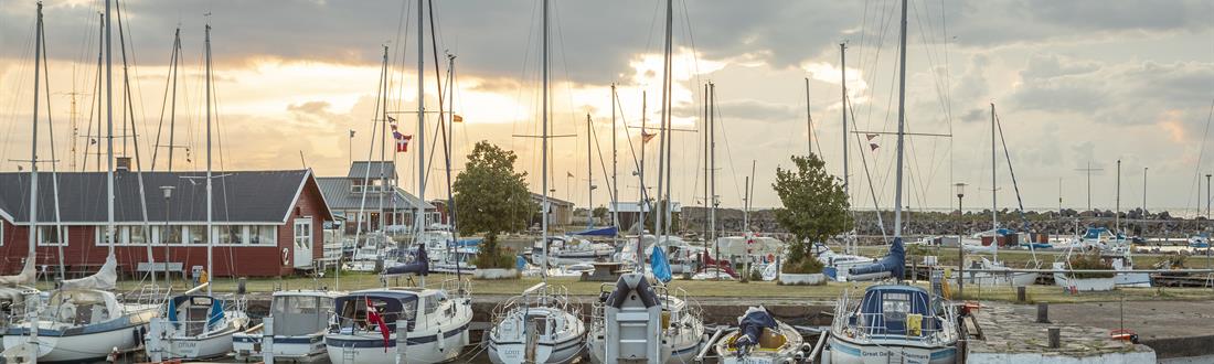 Nørrekås havn med både.