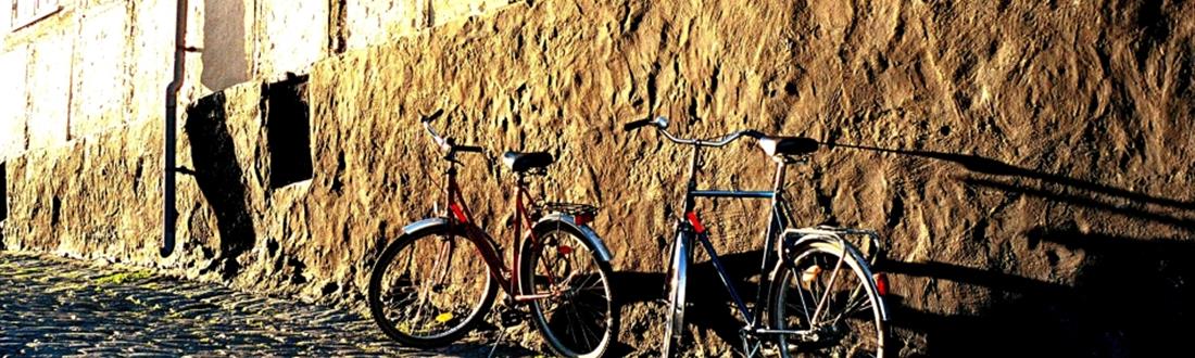 cykler op ad mur